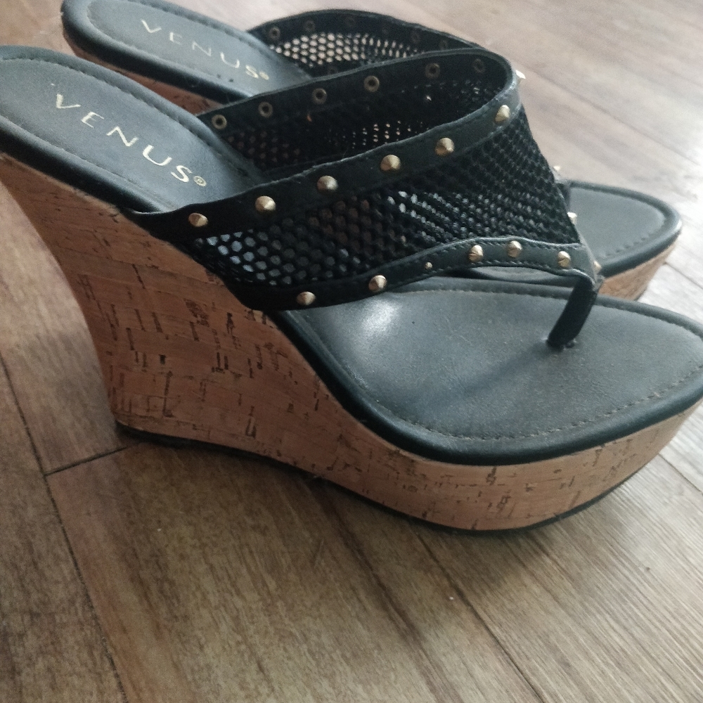 Wedge shoes